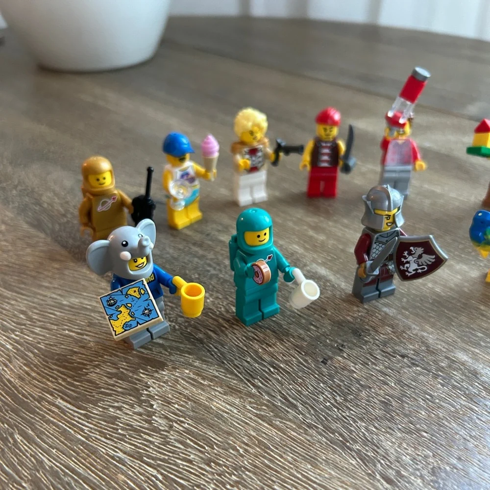 LEGO Minifigures Set of 16 - Picture 6 of 7